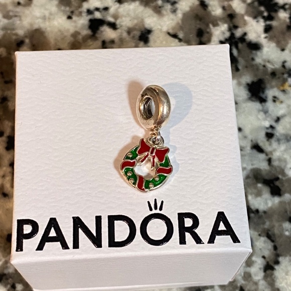 Pandora Wreath Charm - Picture 2 of 4